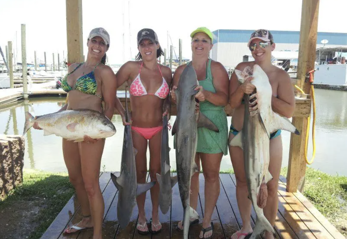 Galveston Offshore Fishing - 25ft Midsize Boat